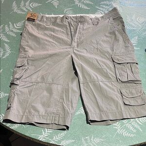 Roundtree & Yorke Men's Cargo Shorts in Gray